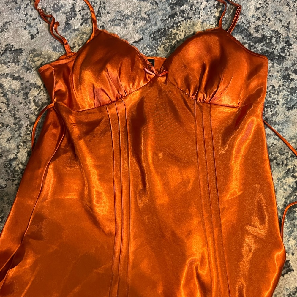 beautiful satin like y2k top